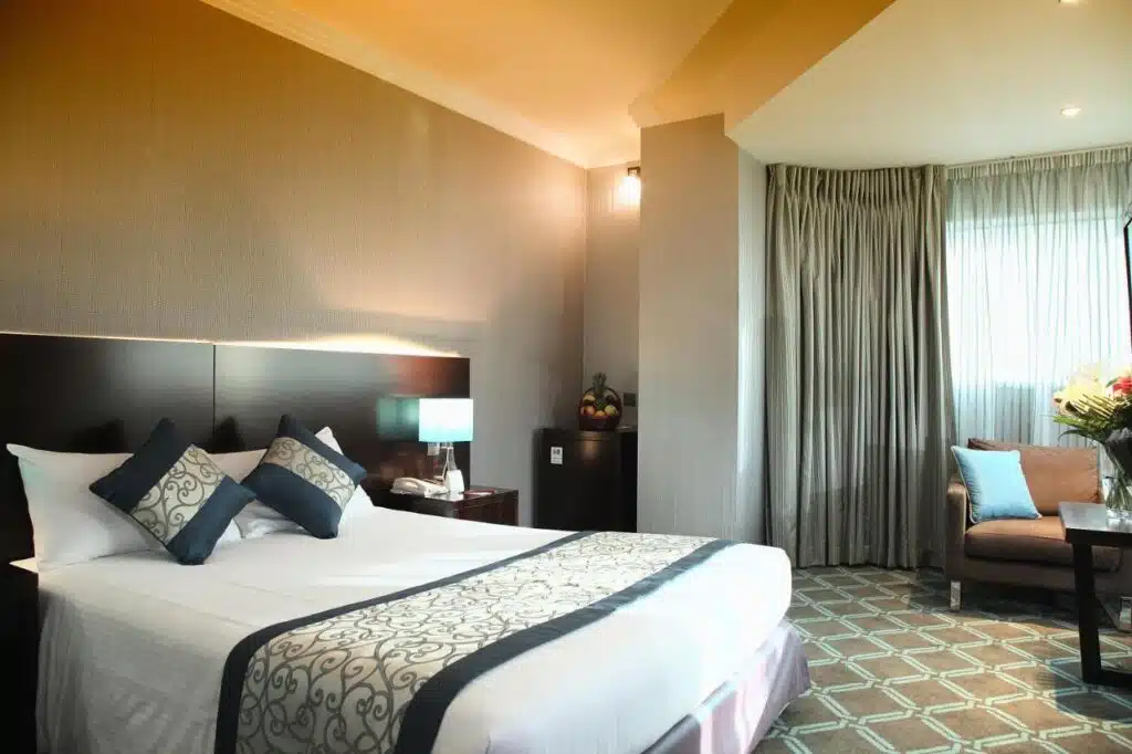 novel hotel hamdan pay with tabby or tamara