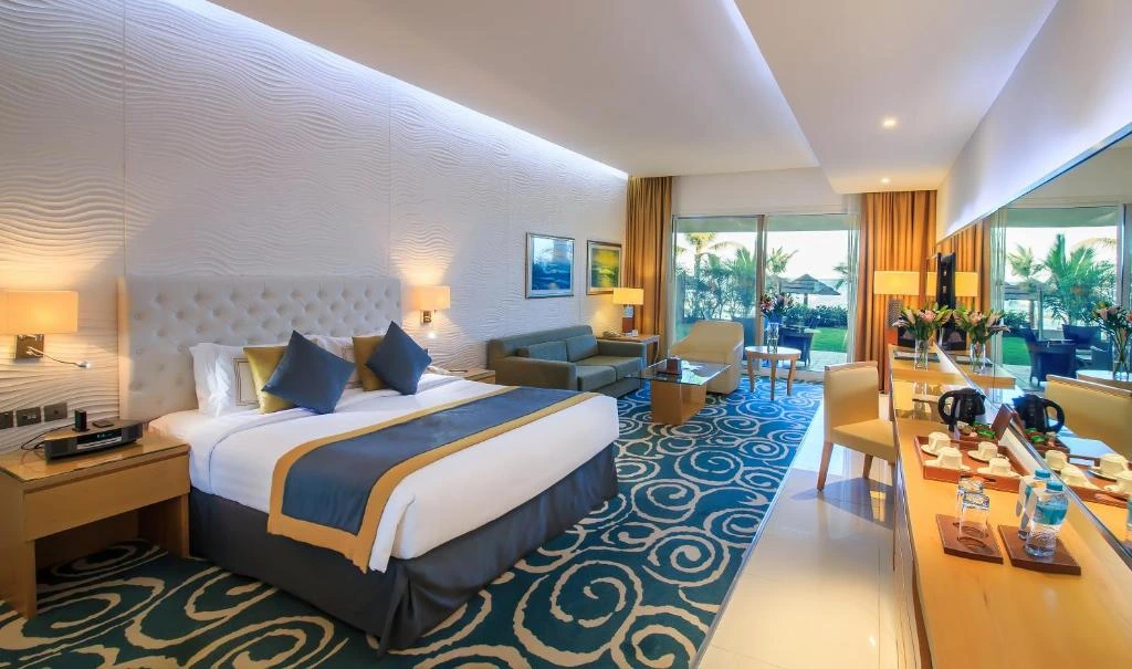 Oceanic Khorfakkan Resort pay with tabby