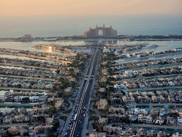 dubai travel agency with tamara and tabby